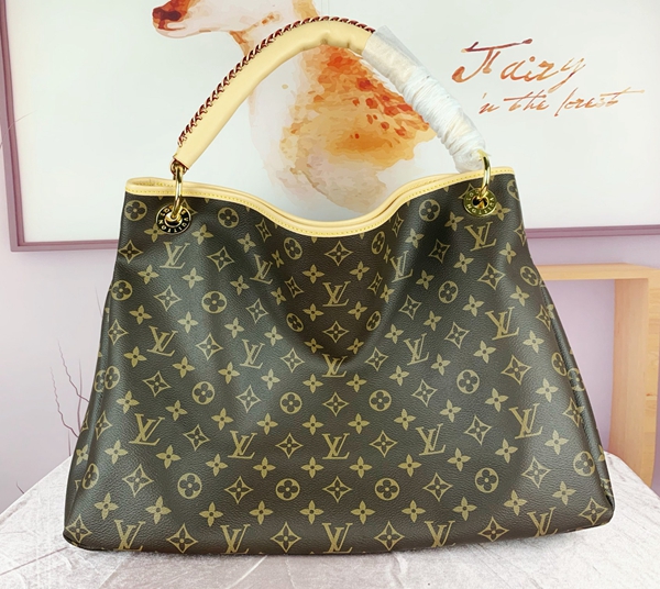 ルイヴィトンバッグ正面デザイン